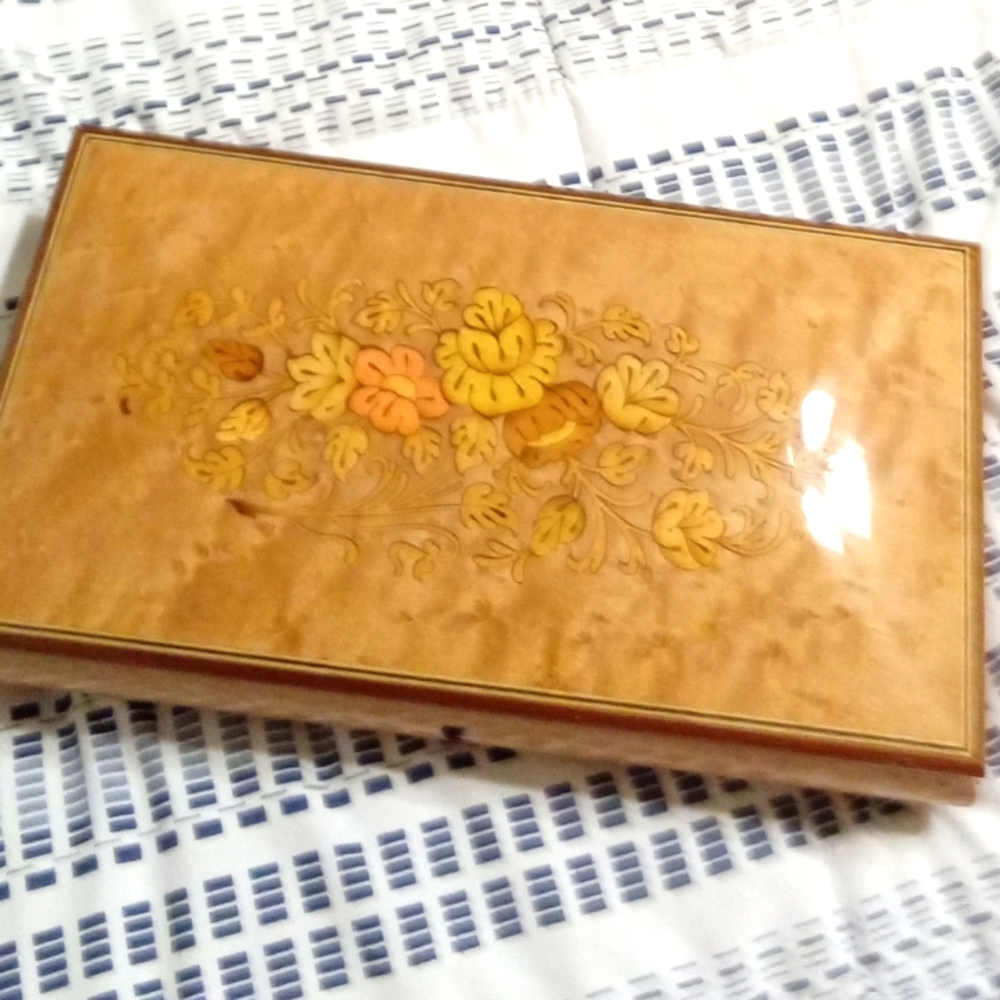 Vintage Musical Jewelry box, Plays Edelwiss, Wooden Italian inlaid, EUC,…
